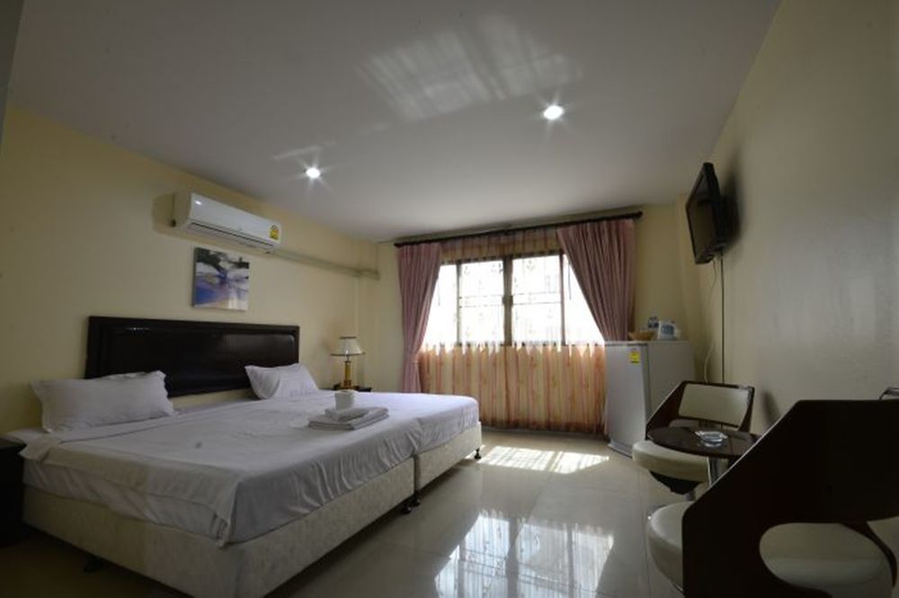 Royal Q & D Suites Pattaya Exterior foto