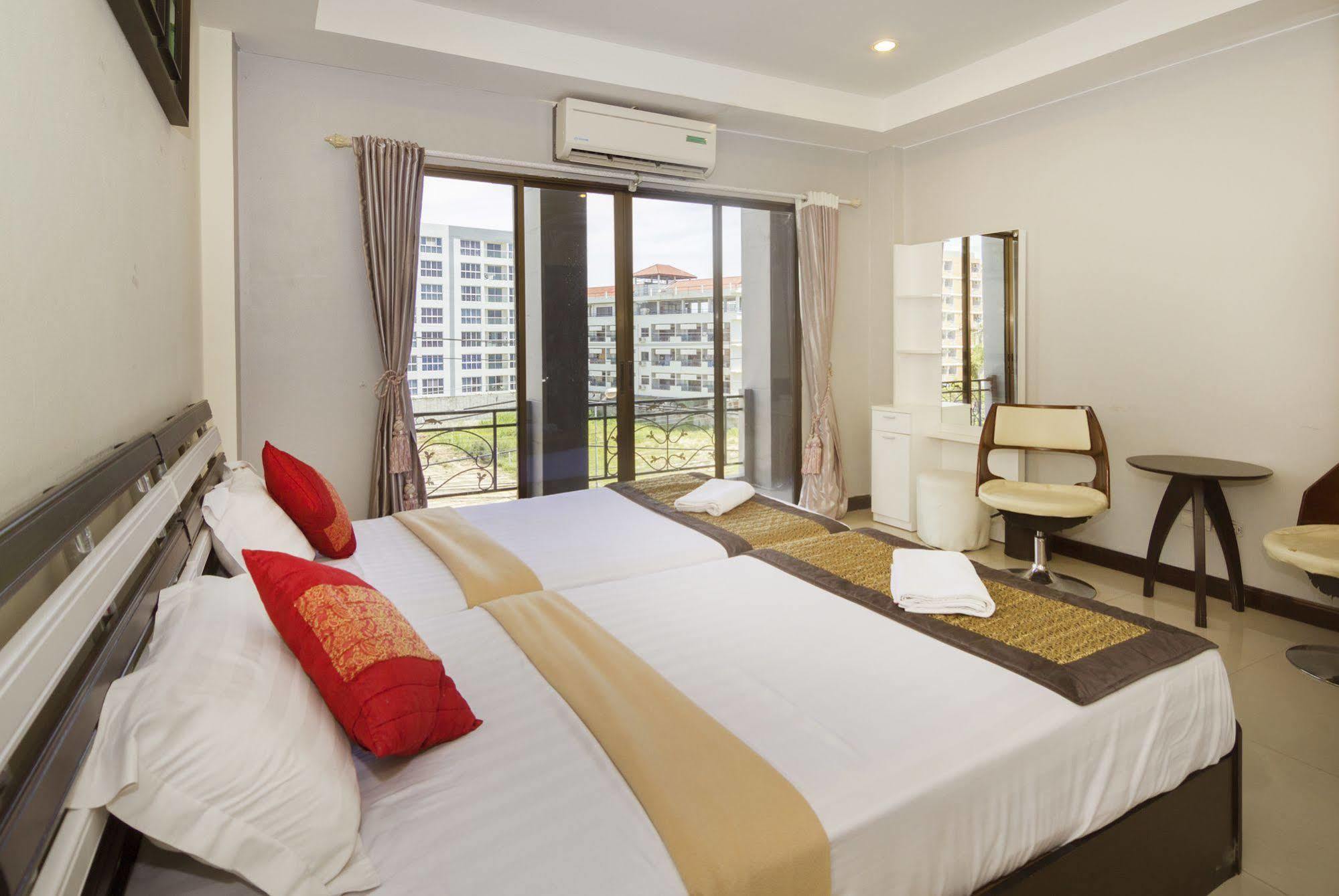 Royal Q & D Suites Pattaya Exterior foto