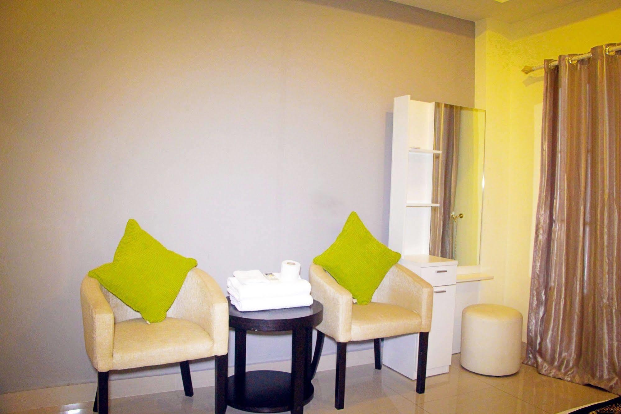 Royal Q & D Suites Pattaya Exterior foto