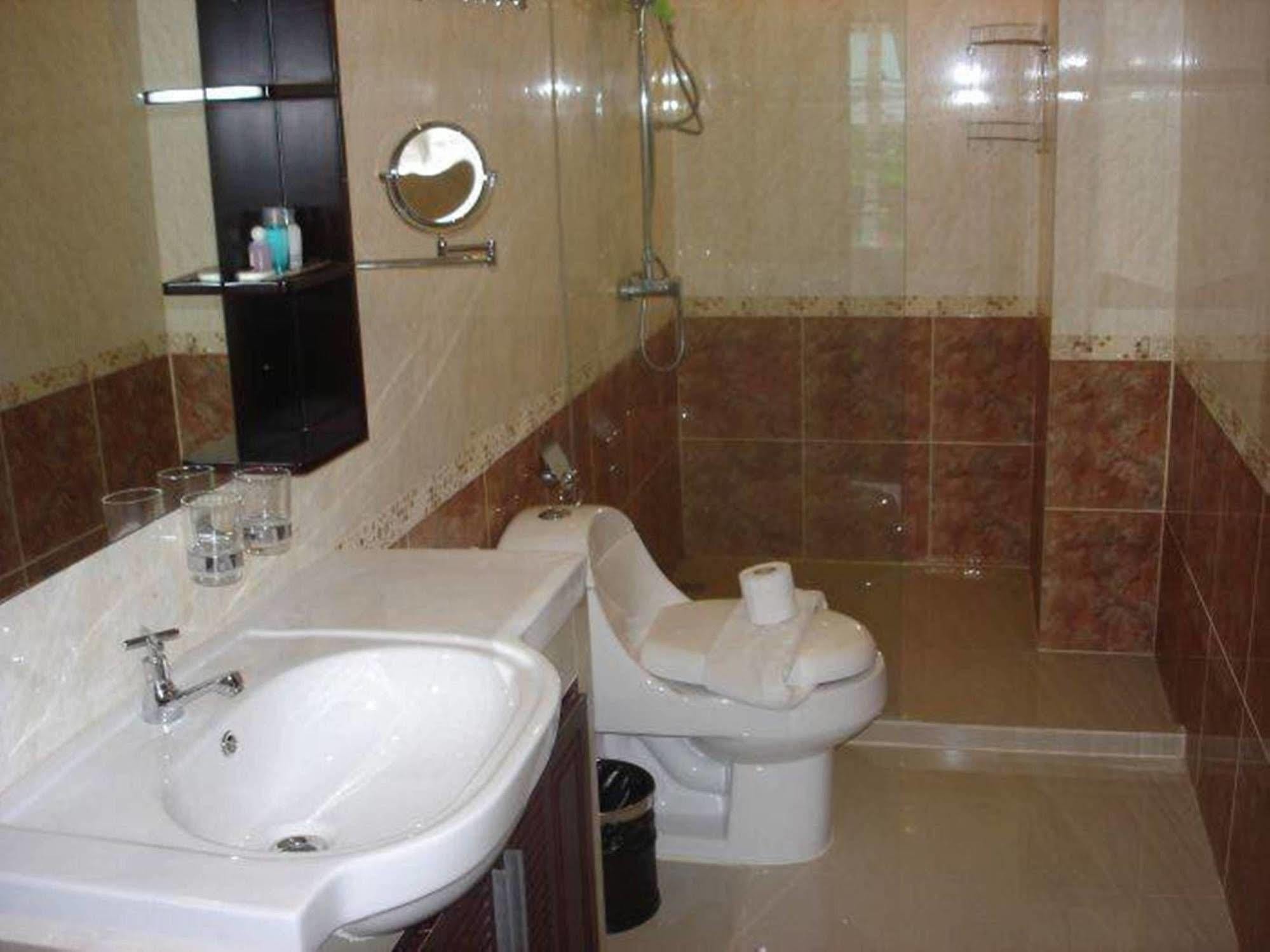 Royal Q & D Suites Pattaya Exterior foto