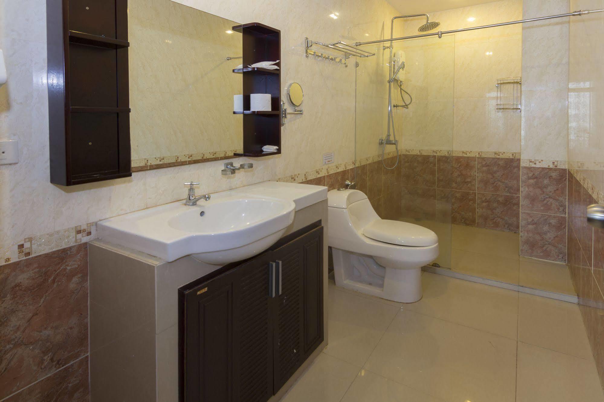 Royal Q & D Suites Pattaya Exterior foto