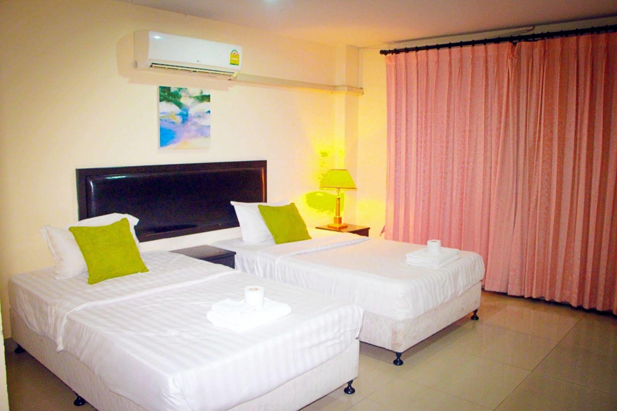 Royal Q & D Suites Pattaya Exterior foto
