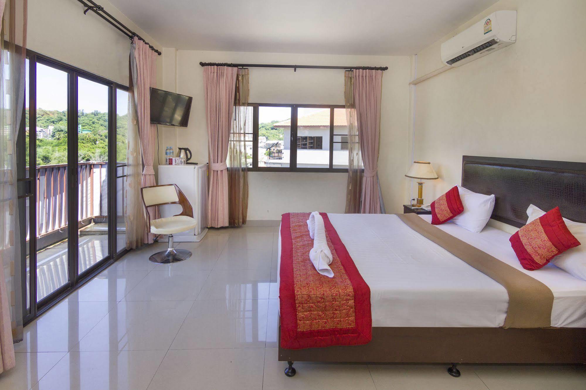 Royal Q & D Suites Pattaya Exterior foto