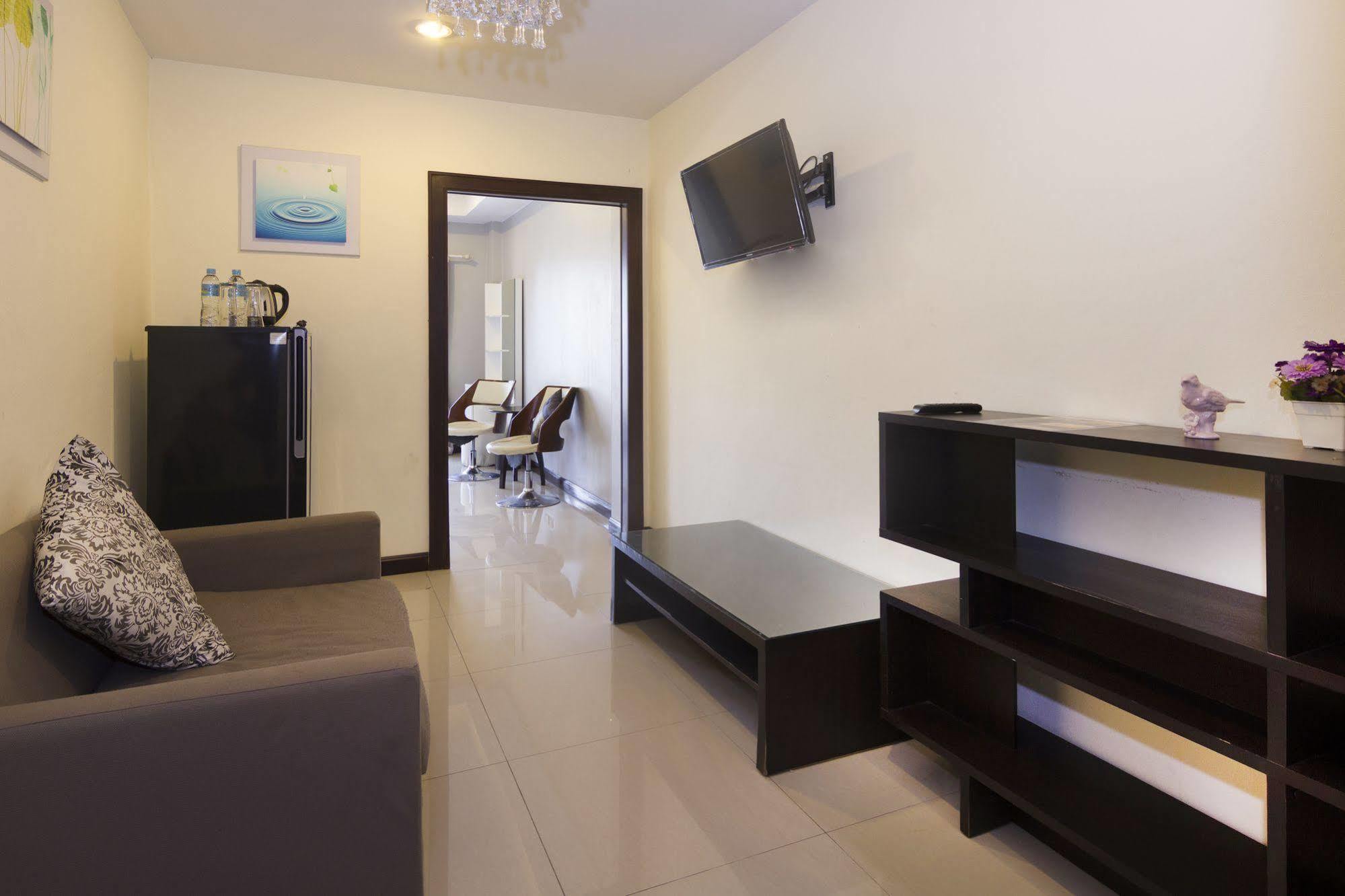 Royal Q & D Suites Pattaya Exterior foto