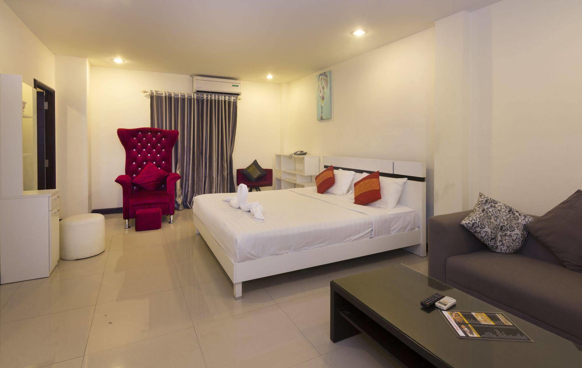 Royal Q & D Suites Pattaya Exterior foto