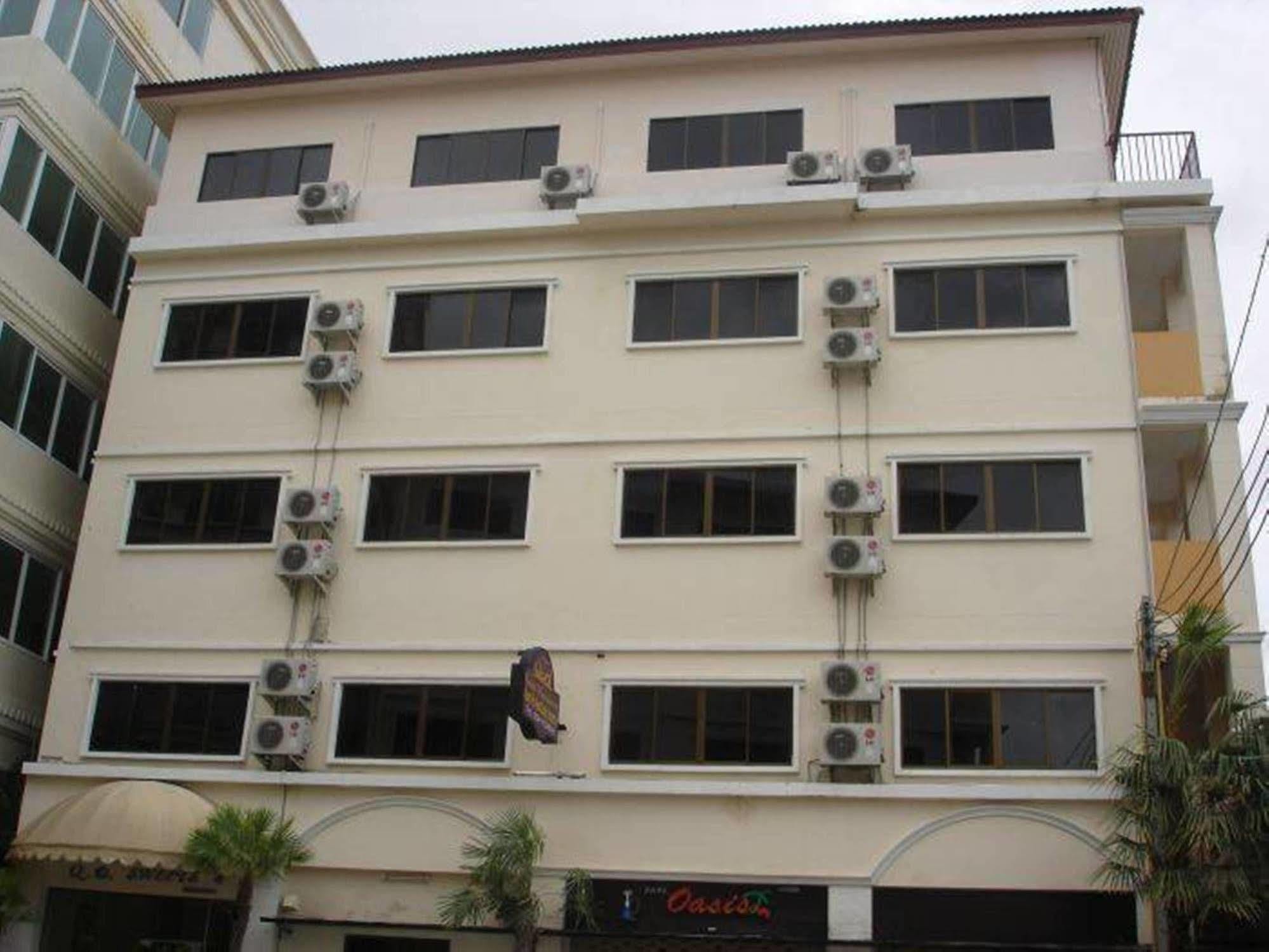 Royal Q & D Suites Pattaya Exterior foto