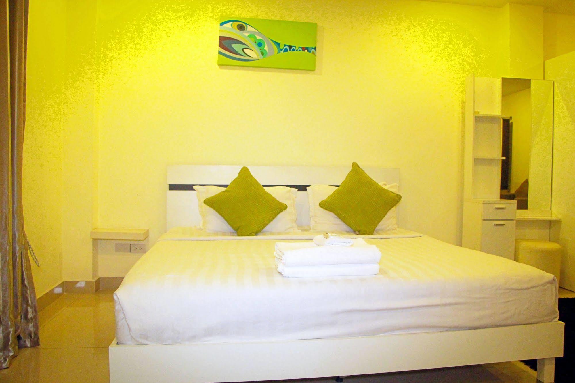 Royal Q & D Suites Pattaya Exterior foto